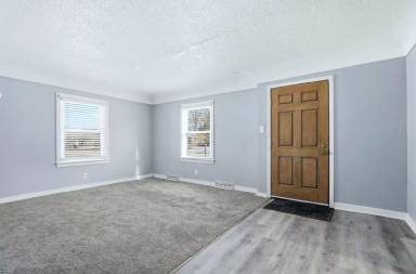 Main picture of 2955 Eddy St