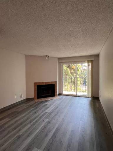 Main picture of 10522 Lake City Way NE