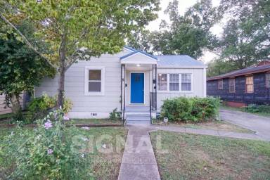 Main picture of 1881 Woodland Ave SW