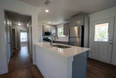 Main picture of 1017 N Houston St