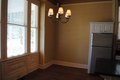 Main picture of 301 N 9th St