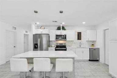 Main picture of 3530 Goodrich Ave