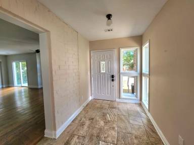 Main picture of 206 Berry Rd