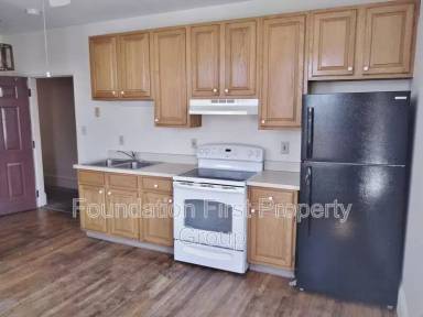 Main picture of 6 W Chestnut St