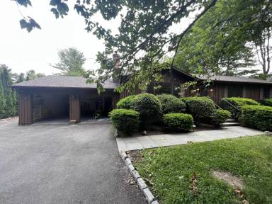 Main picture of 1040 Daniels Farm Rd