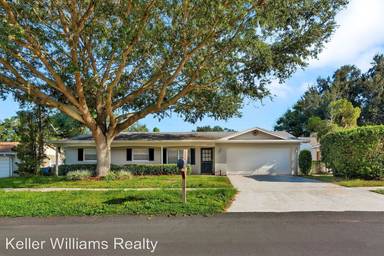Main picture of 603 Queens Loop N