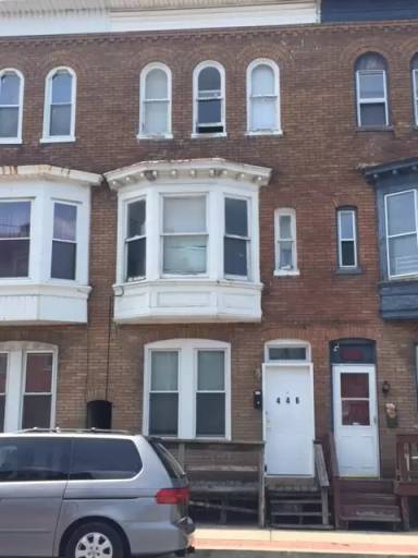 Main picture of 446 S Queen St