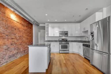 Main picture of 140 Orange St