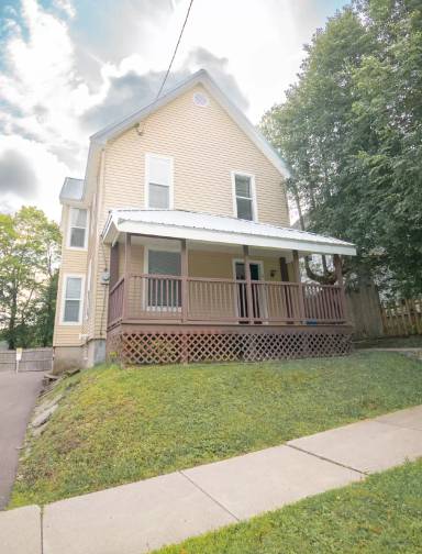 Main picture of 4 Stevenson St