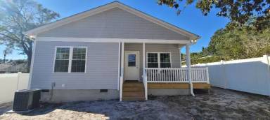 Main picture of 220 Woodland Dr