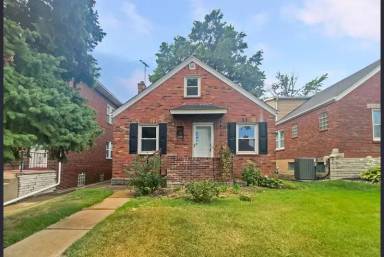 Main picture of 5041 Parker Ave