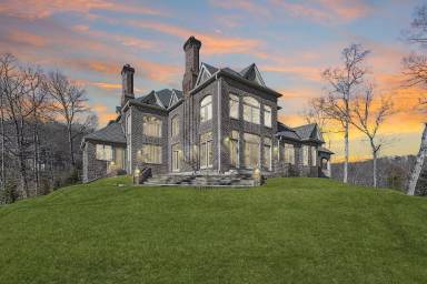 Main picture of 54 Three Oaks Dr