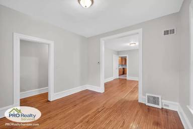 Main picture of 3003 E 24th St