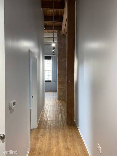 Main picture of 125 E 21st St