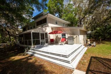Main picture of 303 SE 3rd Ave
