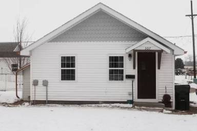 Main picture of 307 W 1st St