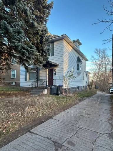 Main picture of 1516 E 2nd St