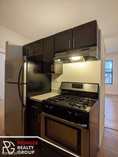 Main picture of 3521 N Wilton Ave