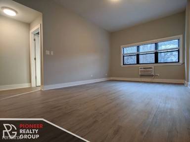 Main picture of 1435 N Dearborn St