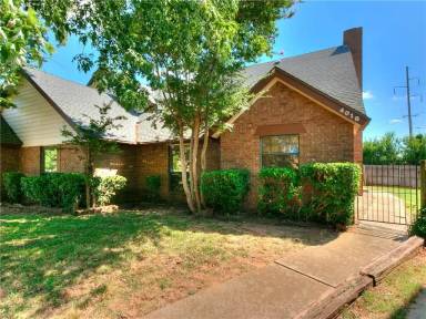 Main picture of 4018 NW 68th St