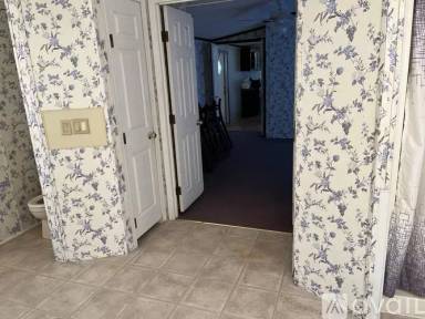 Main picture of 105 J Roy Dr