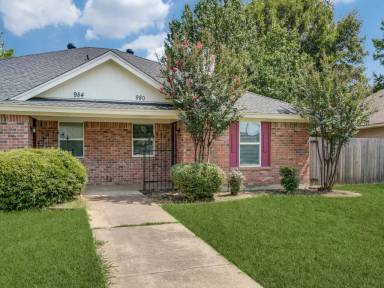 Main picture of 980 Meadow Cir S