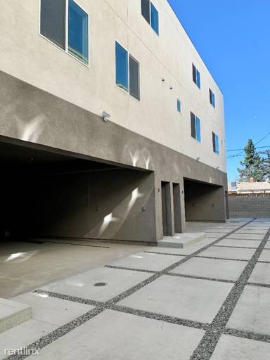Main picture of 11345 Oxnard St