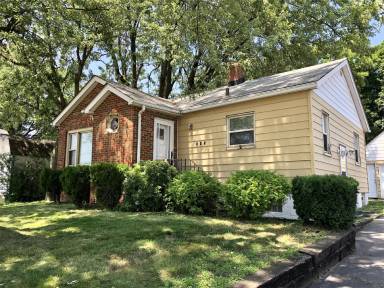 Main picture of 585 E Waterloo Rd