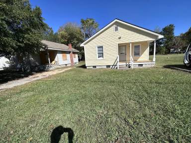 Main picture of 407 E Vance St