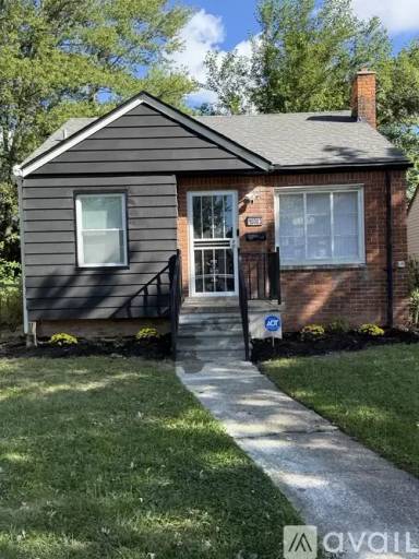 Main picture of 16083 Manning St