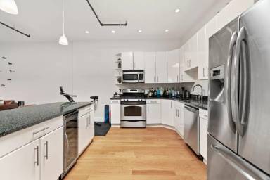 Main picture of 140 Orange St