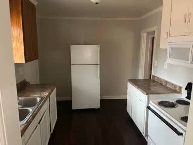 Main picture of 2006 Pine Hill Dr