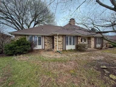 Main picture of 1701 E Lark St