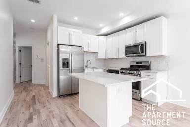 Main picture of 5731 N Winthrop Ave