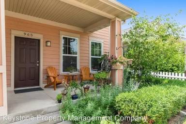 Main picture of 965 Ball St
