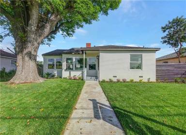 Main picture of 18607 Victory Blvd