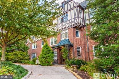 Main picture of 221 Ridgemede Rd