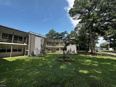 Main picture of 401 E Ocean Ave