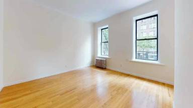 Main picture of 243 E 38th St