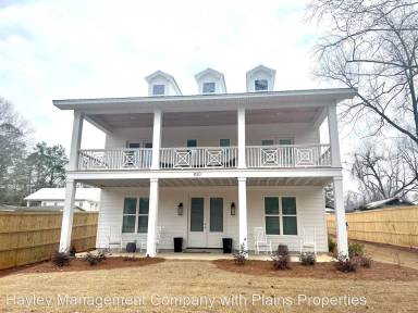Main picture of 820 N College St