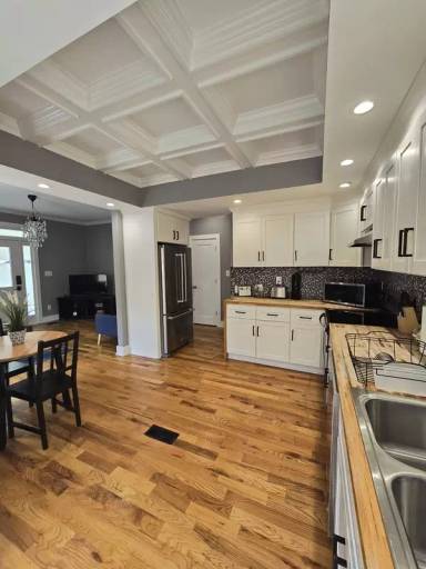 Main picture of 521 Auburn Ave NE