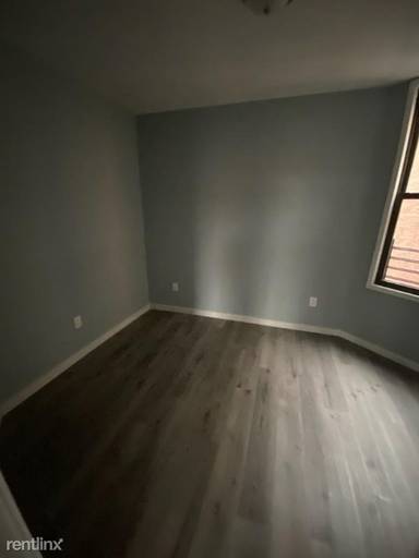 Main picture of 840 E 156th St