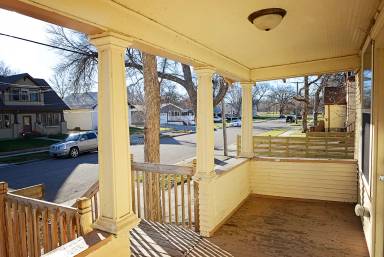 Main picture of 814 2nd Ave NW