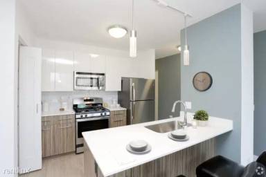 Main picture of 400 N Orleans St