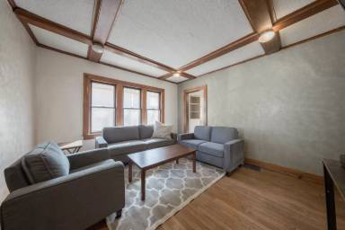 Main picture of 4610 Genessee St