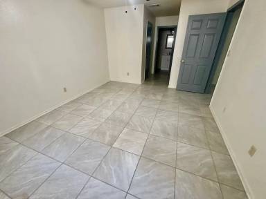 Main picture of 220 N Marigny Cir