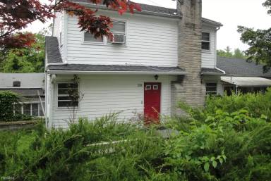 Main picture of 218 Gordon Ave