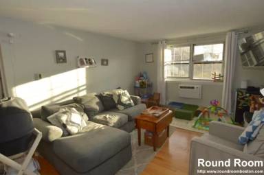 Main picture of 7 Colonial Village Dr