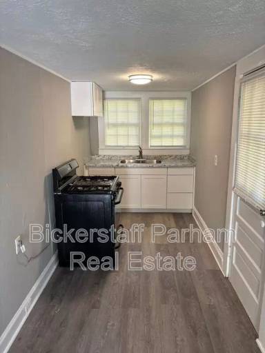 Main picture of 3011 18th Ave