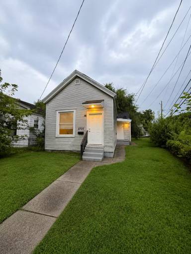 Main picture of 2700 Montana Ave